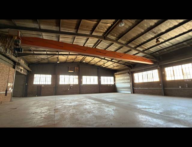 1,840M² WAREHOUSE TO LET IN MEADOWDALE